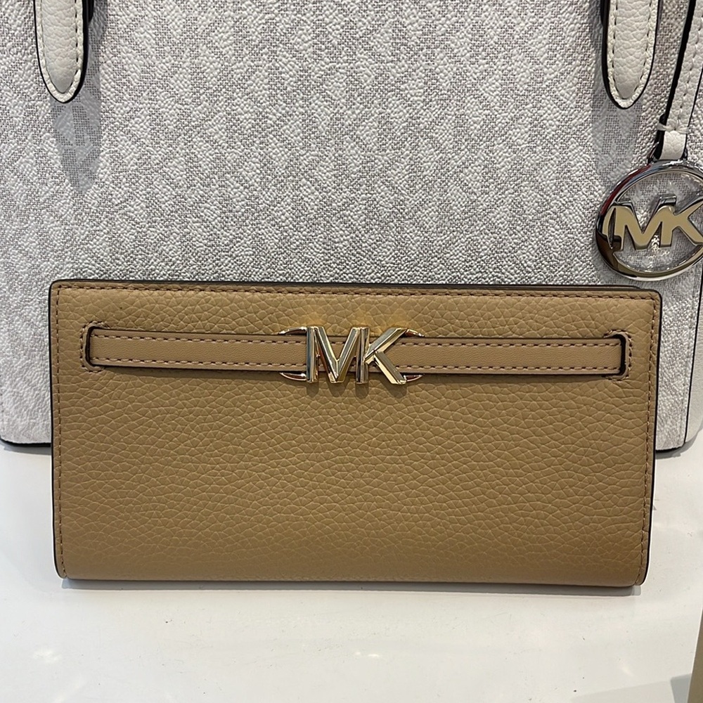 Michael Kors Reed Large Bifold Pebbled Leather Snap Wallet Card Case 
Camel 
NWT